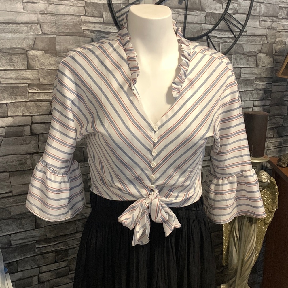 Beautiful like new button down tie up crop dress shirt